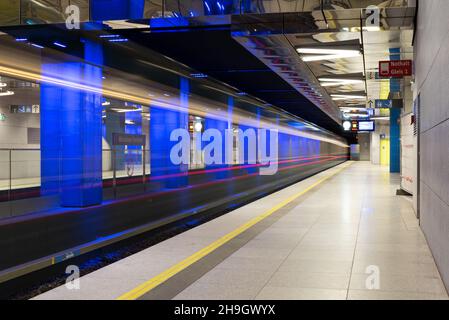 Station de métro futuriste Muensener Freiheit à Munich, Bavière, Allemagne Banque D'Images