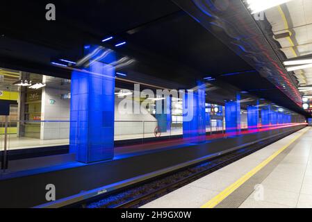 Station de métro futuriste Muensener Freiheit à Munich, Bavière, Allemagne Banque D'Images