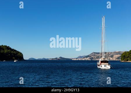 Yachts dans le port de Cavtat à Dalmatie, Croatie Banque D'Images