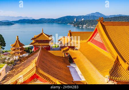 Wen Wu Temple avec Sun Moon Lake dans le bachground de Taiwan Banque D'Images