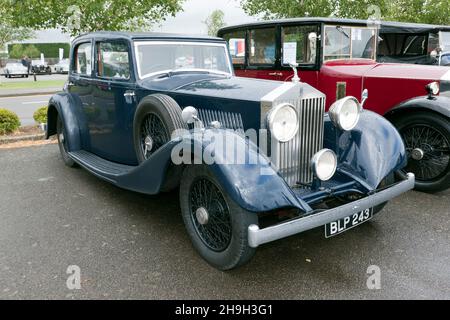 Vue des trois quarts avant d'un Blue, 1934, Rolls Royce 20/25 Hooper Touring Saloon, exposé au Silverstone Classic 2021 Banque D'Images