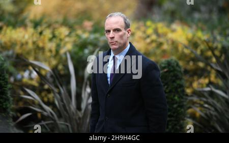 Downing Street, Londres, Royaume-Uni.7 décembre 2021.Dominic Raab, député, vice-premier ministre, Lord Chancellor, secrétaire d'État à la Justice, à Downing Street pour une réunion hebdomadaire du cabinet.Crédit : Malcolm Park/Alay Live News. Banque D'Images