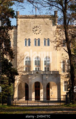 La plus ancienne horloge publique à Sofia, Bulgarie sur la façade de l'ancienne Académie militaire, Europe de l'est, Balkans, UE Banque D'Images