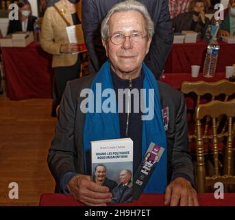 Paris, France.6th décembre 2021.Jean-Louis Debré présente son livre 'Quand les politiques nous faisaient rage' (Éditions Bouquins) Banque D'Images