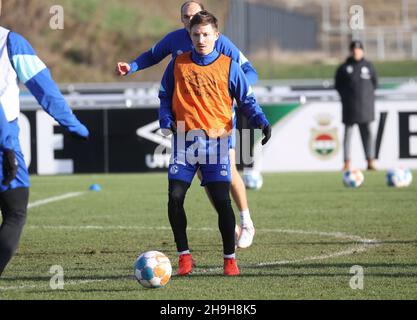 Ville de Gelsenkirchen, Allemagne.07th Dec, 2021. Firo: 07.12.2021, Fuvuball, 1er Bundesliga, saison 2021/2022,FC Schalke 04, formation, MARC RZATKOWSKI/dpa/Alay Live News Banque D'Images