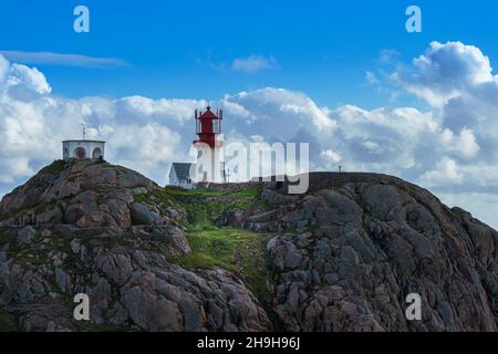 LINDESNES, NORVÈGE- SEPTEMBRE 08. Phare de Lindesnes FYR, magnifique nature Norvège paysage naturel. Banque D'Images