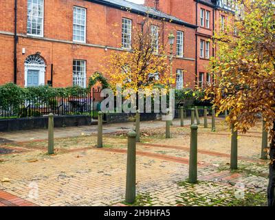 Terrasse de maisons en briques rouges du début du 19th siècle à Acton Square ville de Salford Grand Manchester Angleterre Banque D'Images