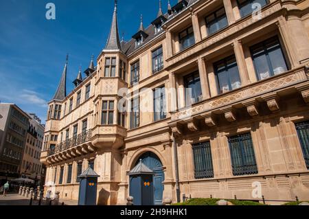 Palais résidence du Grand-Duc (Palais Grand-Ducal) rue du marché-aux-herbes à Luxembourg. Banque D'Images