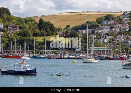 DARTMOUTH, DEVON, Royaume-Uni - JUILLET 29 : vue de divers bateaux amarrés sur la rivière Dart à Dartmouth, Devon, le 29 juillet 2012 Banque D'Images