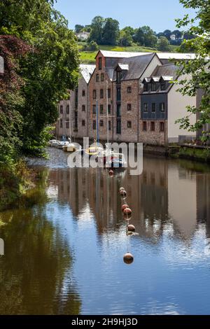 TOTNES, DEVON, Royaume-Uni - JUILLET 29 : Bateaux amarrés sur la rivière Dart près de Totnes le 29 juillet 2012 Banque D'Images