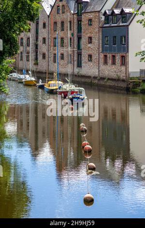 TOTNES, DEVON, Royaume-Uni - JUILLET 29 : Bateaux amarrés sur la rivière Dart près de Totnes le 29 juillet 2012 Banque D'Images