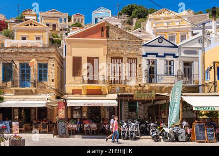 SYMI, GRÈCE - 15 mai 2018 : Belle architecture de l'île de Symi. Grèce Banque D'Images