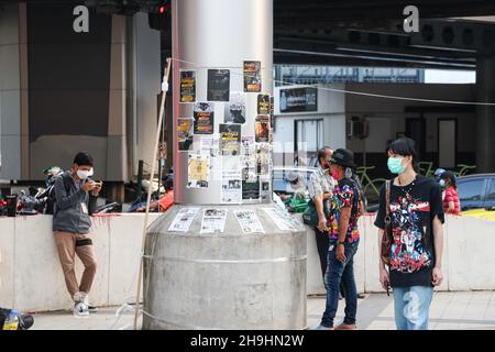 Bangkok, Thaïlande.7 décembre 2021.Le groupe T'Chla organise un événement ''Black panther must not die for free'' avec une discussion de forum ''Restore the Lost Justice'' et une exposition d'art.A l'occasion de la Cour provinciale de Thong Pha Phum, province de Kanchanaburi, une nomination pour entendre le jugement de la Cour suprême sur le cas de la chasse au panthère noir dans un sanctuaire de la vie sauvage de Thung Yai Naresuan le 8 décembre 2021 (Credit image: © Airach Toumlamoon/Pacific Press via ZUMA Press Wire) Banque D'Images