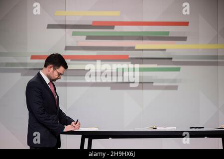 Le gouvernement allemand signe un accord de coalition à Berlin.Les trois partenaires avaient choisi un lieu symbolique pour la signature de leur accord de coalition, le Futurium de Berlin, un centre d'expositions sur la formation de l'avenir.(Photo de Ralph Pache/PRESSCOV/Sipa USA) Banque D'Images