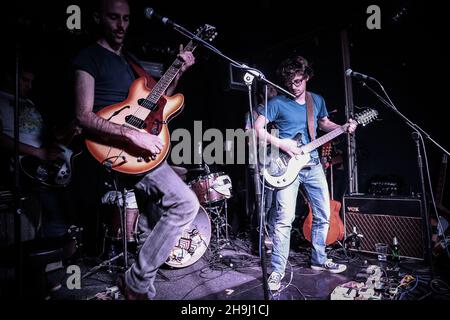 EXCLUSIF - le groupe psychédélique belge Bed carpettes lancement de leur premier album 8th Cloud at Old Blue Last in London EXCLUSIF - Banque D'Images