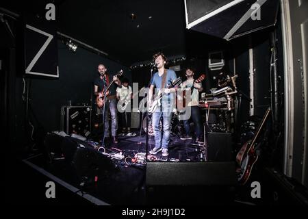 EXCLUSIF - le groupe psychédélique belge Bed carpettes lancement de leur premier album 8th Cloud at Old Blue Last in London EXCLUSIF - Banque D'Images