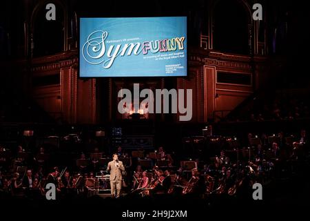 Jason Manford sur scène à Parkinson Royaume-Uni présente: Symfunny au Royal Albert Hall Banque D'Images