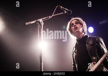 Tom Dougall de Toy se présentant au festival Green Man 2014 à Glanusk Park, au sud du pays de Galles Banque D'Images