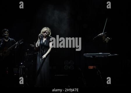 Alison Goldfrapp se présente sur scène au Old Royal Naval College de Greenwich Banque D'Images