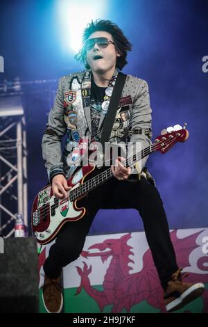 Nicky Wire des prédicateurs de la rue Manic qui se sont présenté en direct sur scène à la 10e édition (2015) du Latitude Festival à Southwold, Suffolk Banque D'Images