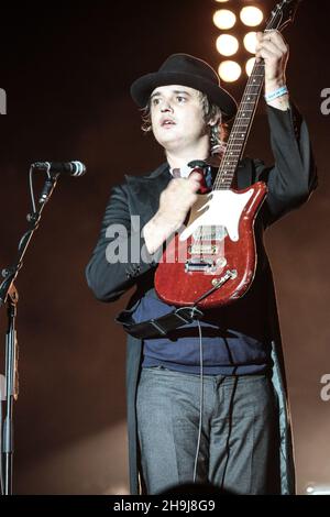 Pete Doherty des Libertines clôture le Festival de lecture 2015 sur la scène principale Banque D'Images