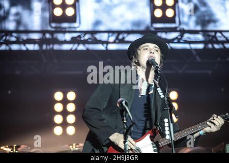 Pete Doherty des Libertines clôture le Festival de lecture 2015 sur la scène principale Banque D'Images