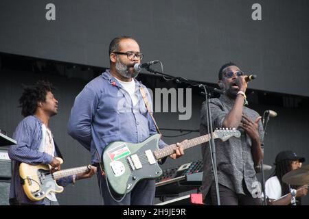 TV on the radio en direct sur la scène de Great Oak au British Summer Time (BST) Festival 2016 à Hyde Park, Londres Banque D'Images