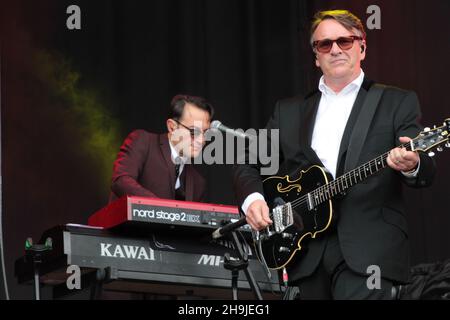 Chris Difford de Squeeze en live sur la scène du festival 2016 de la latitude, à Southwold, Suffolk Banque D'Images