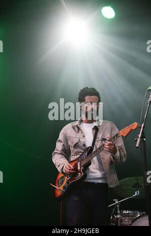 Devendra Banhart se présentant sur la scène Woods le jour 4 de la fin 2016 du festival de la route dans les jardins de Larmer Tree à Dorset.Date de la photo: Dimanche 4 septembre 2016.Le crédit photo devrait se lire: Richard Gray/ EMPICS Entertainment. Banque D'Images