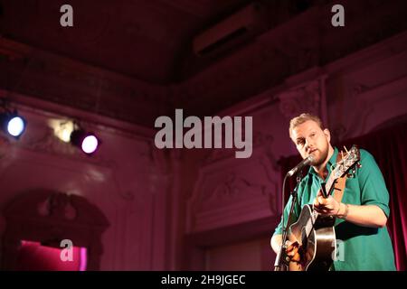 Alexander Wolfe se présentant au Bush Hall pour soutenir Anderson East.Date de la photo: Mardi 6 septembre 2016.Le crédit photo devrait se lire: Richard Gray/ EMPICS Entertainment. Banque D'Images