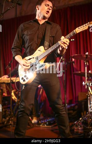 Jim Adkins de Jimmy Eat World à la date d'ouverture d'une tournée mondiale sur scène au Bush Hall de Londres.Date de la photo : 7 septembre 2016.Le crédit photo devrait se lire comme suit : Richard Gray/Empics Entertainment. Banque D'Images