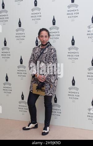 Bidisha pose pour des photos avant l'annonce de la lauréate du Prix Baileys 2017 pour la fiction à la salle de bal Clore dans le Festival Hall, Southbank Centre, à Londres.Date de la photo : mercredi 7 juin 2017.Le crédit photo devrait se lire: Richard Gray/EMPICS Entertainment Banque D'Images