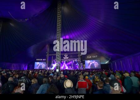 Sunflower Bean se produit en direct sur la scène de Far Out au Festival Green Man 2017 à Glanusk Park, Brecon Beacons, au pays de Galles.Date de la photo : dimanche 20 août 2017.Le crédit photo devrait se lire: Richard Gray/EMPICS Entertainment Banque D'Images