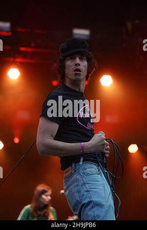 Lias Saudi de Moonlandingz se présentant en direct sur la scène des Bois à la fin du festival de la route 2017 dans les jardins de l'arbre de Larmer à Dorset.Date de la photo : jeudi 31 août 2017.Le crédit photo devrait se lire: Richard Gray/EMPICS Entertainment Banque D'Images