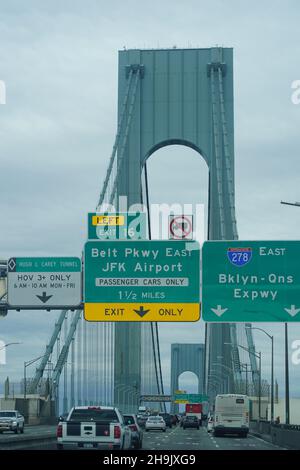 Vue sur le pont Verrazano-Narrows reliant Staten Island à Brooklyn, aux États-Unis.À partir d'une série de photos de voyage aux États-Unis.Date de la photo : le mercredi 4 avril 2018.Le crédit photo devrait se lire: Richard Gray/EMPICS Banque D'Images