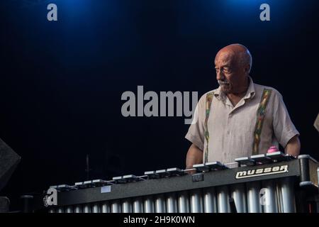 Mulatu Astatke se présentant sur la scène du jardin à la fin du festival de la route 2018 dans les jardins de Larmer Tree à Dorset.Date de la photo : samedi 1er septembre 2018.Le crédit photo devrait se lire: Richard Gray/EMPICS Banque D'Images