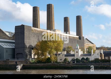 Greenwich Power Station, une centrale électrique de secours au gaz et anciennement au pétrole et au charbon.Depuis l'Open City Thames Architecture Tour est.Date de la photo: Samedi 10 novembre 2018.Le crédit photo devrait se lire: Richard Gray/EMPICS Banque D'Images