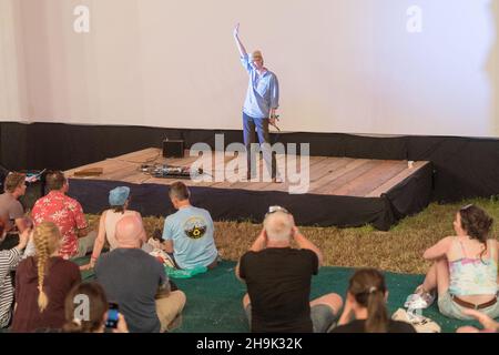 Tilda Swinton présente une première projection du film Jim Jarmusch The Dead Don't Die au cinéma Pilton Palais le 2e jour (jeudi) du festival Glastonbury 2019 à la ferme de la vallée du Somerset.Date de la photo : jeudi 27 juin 2019.Le crédit photo devrait se lire: Richard Gray/EMPICS Entertainment Banque D'Images