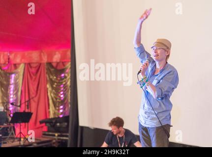 Tilda Swinton présente une première projection du film Jim Jarmusch The Dead Don't Die au cinéma Pilton Palais le 2e jour (jeudi) du festival Glastonbury 2019 à la ferme de la vallée du Somerset.Date de la photo : jeudi 27 juin 2019.Le crédit photo devrait se lire: Richard Gray/EMPICS Entertainment Banque D'Images