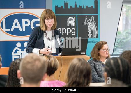 Joanna Otterburn, directrice adjointe du ministère de la Justice, s'exprimant lors de la conférence annuelle 2019 du Groupe des praticiens de l'aide juridique (GALO) à Aston, Birmingham.Date de la photo : vendredi 4 octobre 2019.Le crédit photo devrait se lire: Richard Gray/EMPICS Banque D'Images