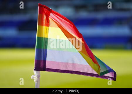 Le drapeau d'angle est vu dans le soutien de la campagne Stonewall Rainbow Laces - Ipswich Town v Crewe Alexandra, Sky Bet League One, Portman Road, Ipswich, Royaume-Uni - 28 novembre 2021 usage éditorial seulement - des restrictions DataCo s'appliquent Banque D'Images