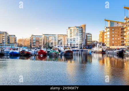 Bateaux amarrés à Limehouse Marina, Londres, Royaume-Uni Banque D'Images