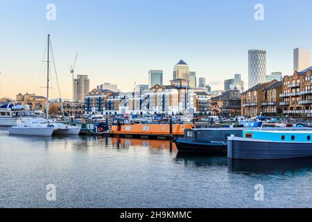 Bateaux amarrés à Limehouse Marina, Londres, Royaume-Uni Banque D'Images