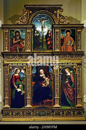 Pietro Grammorseo (1521-31) et Gandolfo da Roreto (1493-1518) - Polyptyque avec la Madonna et l'enfant, la Crucifixion et les saints avec donneur,1525 Italie Italien. Banque D'Images