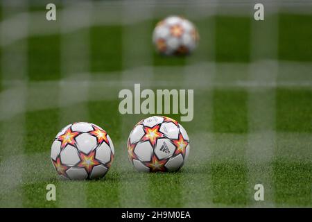 Milan, Italie.07ème décembre 2021.Balles lors du match de football du groupe B de la Ligue des champions de l'UEFA entre l'AC Milan et Liverpool au stade San Siro de Milan (Italie), le 7 décembre 2021.Photo Andrea Staccioli/Insidefoto crédit: Insidefoto srl/Alamy Live News Banque D'Images