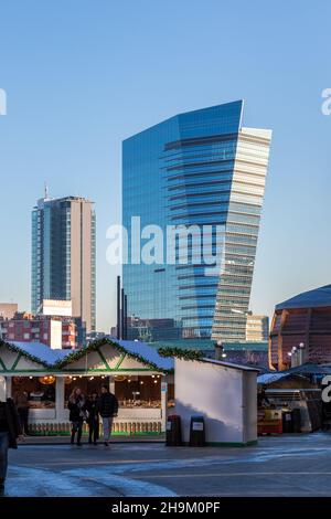 Milan, Lombardie, Italie - décembre 07 2021: Bâtiments dans le quartier commercial et financier Porta Nuova, place Gae Aucenti Banque D'Images