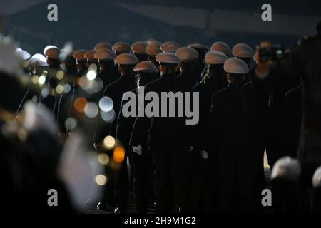 Non exclusif: ODESA, UKRAINE - 06 DÉCEMBRE 2021 - les participants défilent lors de la célébration de la Journée des forces armées de l'Ukraine, Odesa, Sud Banque D'Images