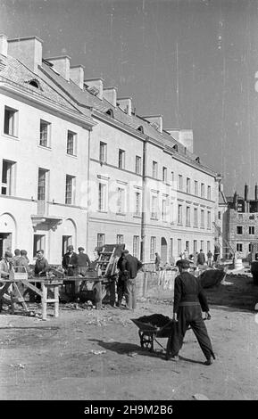 Varsovie, 1948-09.Budowa osiedla mieszkaniowego przodowników pracy na Mariensztacie wed³ug projektów zespo³u archicektów pod kierowictwem Zygmunta Sêpiñskiego i Józefa Sigalina. msa PAP Dok³adny dziewydarzenia nieustalony.Varsovie, le 1948 septembre.La colonie de logements Mariensztat pour les héros du travail est construite selon la conception d'une équipe d'architectes dirigée par Zygmunt Stepinski et Jozef Sigalin. msa PAP Banque D'Images