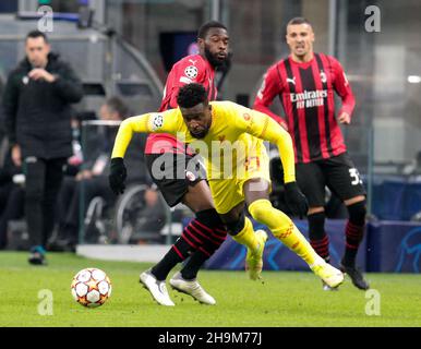 Milan, Italie - décembre 7 2021 - AC Milan - Liverpool FC Champions League - origi divock liverpooll fc chassé par messias junior ac milan Banque D'Images