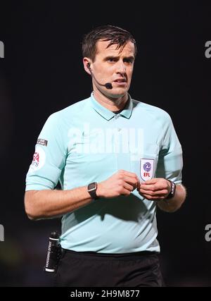 Arbitre Craig Hicks lors du match de la Sky Bet League Two au Memorial Stadium, Bristol.Date de la photo: Mardi 7 décembre 2021. Banque D'Images